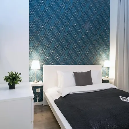 Stylish New With View On New York Palace Apartment Budapest