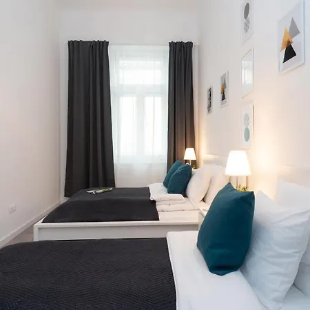 Stylish New With View On New York Palace Apartment Budapest