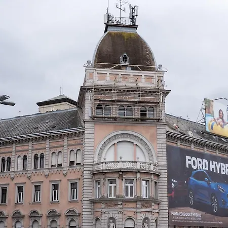Stylish New With View On New York Palace 아파트 *