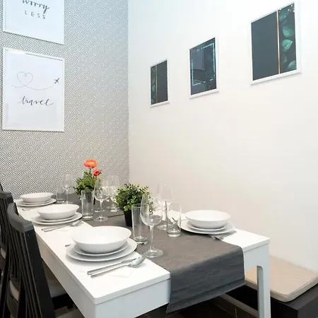 Stylish New With View On New York Palace *