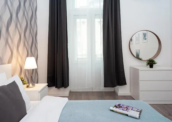 Stylish New With View On New York Palace Lägenhet
