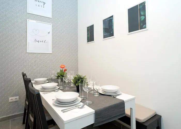 Stylish New With View On New York Palace *